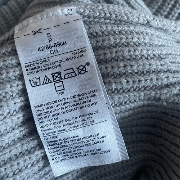 Embellished gray ribbed sweater. - Picture 5 of 5